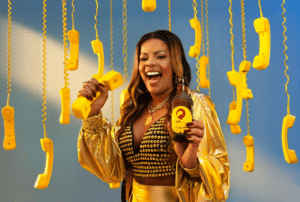 Cantora Tati Quebra Barraco estrela ação divertida da Zé Delivery embalada por música sucesso nos anos 2000.
