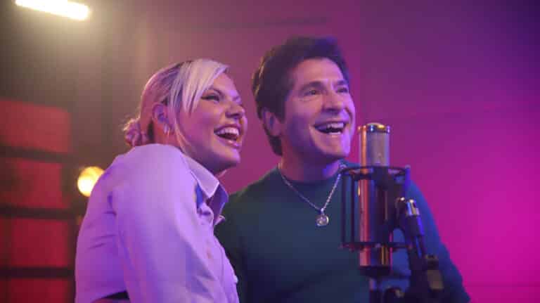 O cantor Daniel volta a surpreender o público com mais um impressionante lançamento do projeto "Duas Vozes", com Duda Beat, para a TV Globo.