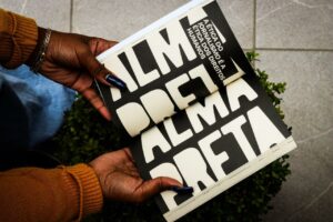 Alma Preta Jornalismo lança manual de redação antirracista na sede do Sindicato das Empresas de Asseio e Conservação no Estado de São Paulo.