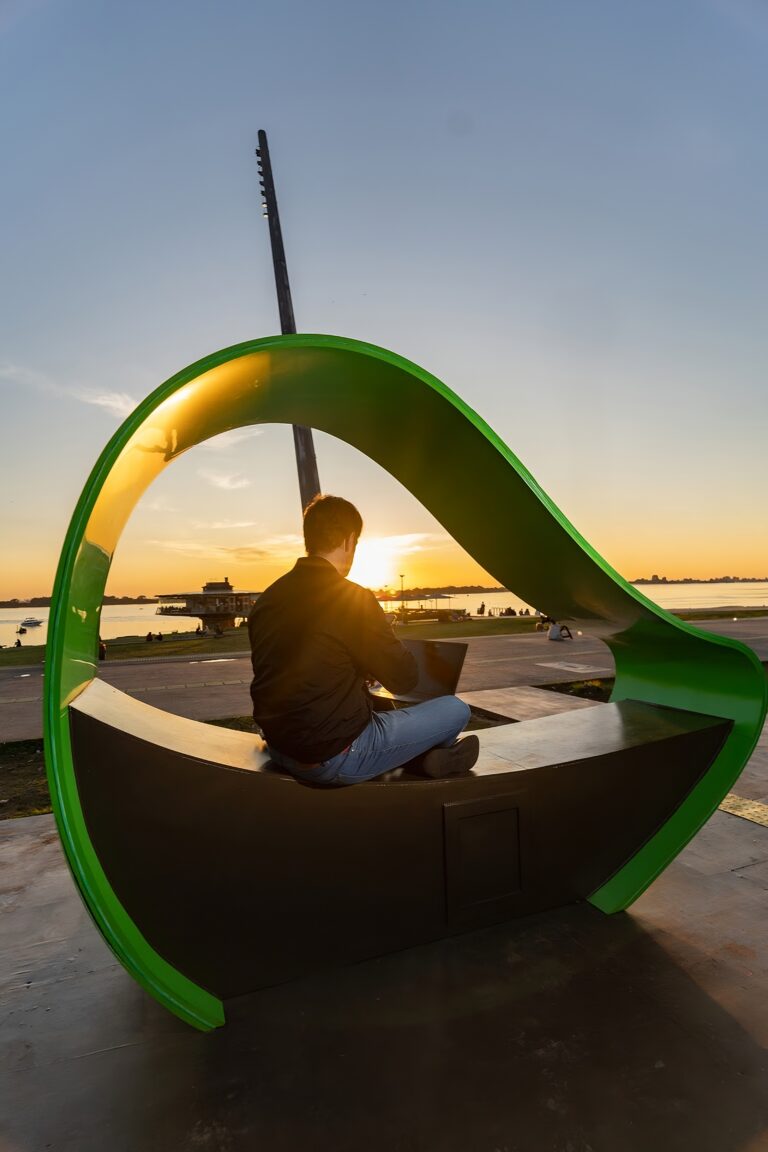 A Oi conectou o Parque da Orla, localizado em Porto Alegre, com uma instalação de Wi-Fi e mobiliário urbano inclusivo e tecnológico.