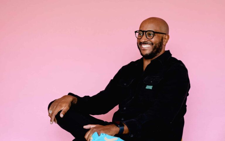 Ricardo Souza é o novo diretor de cena da Saigon. Seu trabalho reflete a brasilidade e a verdade das causas raciais do nosso país.