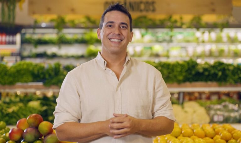 Hortifruti Natural da Terra está comemorando 34 anos, e decidiu trazer André Marques como protagonista de sua campanha de aniversário.