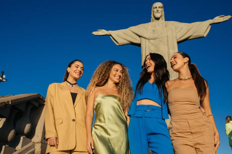 Renner leva time de creators e formadores de opinião para uma experiência conectada com o conceito da coleção Primavera Verão 23/24.