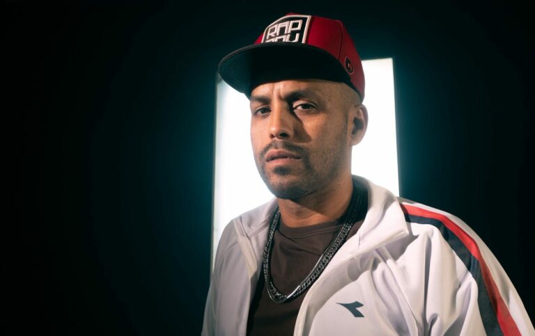 Diadora decide surfar no grande aumento do consumo de podcasts no Brasil, e passa a patrocinar o canal Rap Box e o podcast "Trocando Ideia".