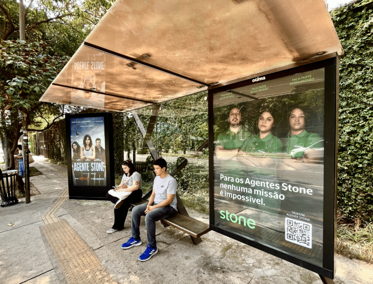 Stone convoca sósia oficial de Gal Gadot, para estrelar sua campanha de employer branding focada em oportunidades na empresa.