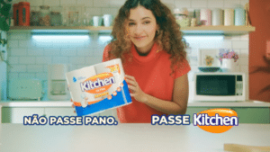 Kitchen lança campanha "Não passe pano, passe Kitchen", que estreou em TV aberta, mobiliário urbano e peças exclusivas para canais digitais.