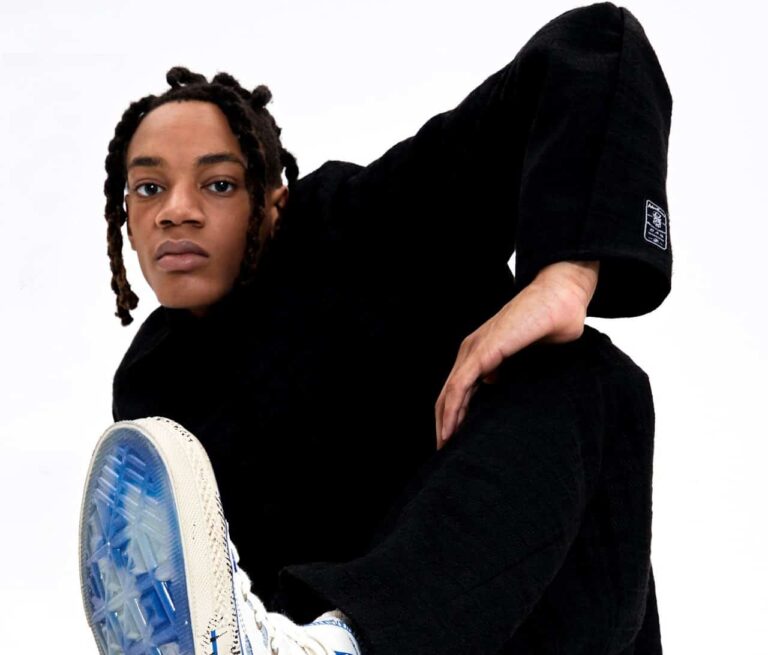 A Converse e a marca sul-coreana ADER ERROR se unem mais uma vez, para criar uma colaboração que personaliza duas versões do Chuck 70.