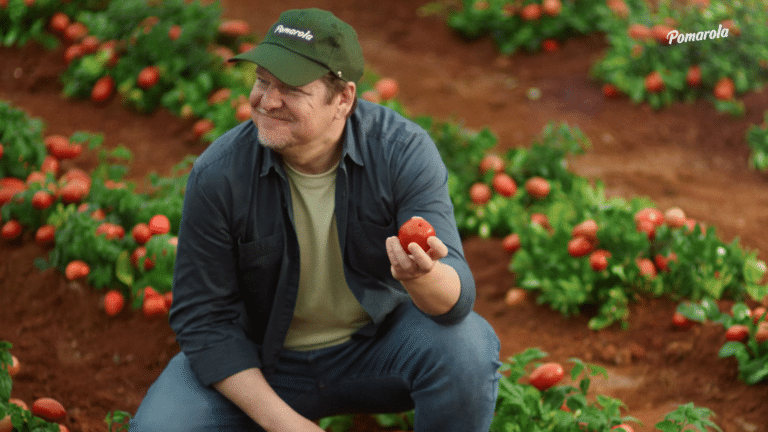 A Pomarola acaba de apresentar sua nova campanha, nomeada "Do tomate a gente cuida", criada pela agência DOJO. 