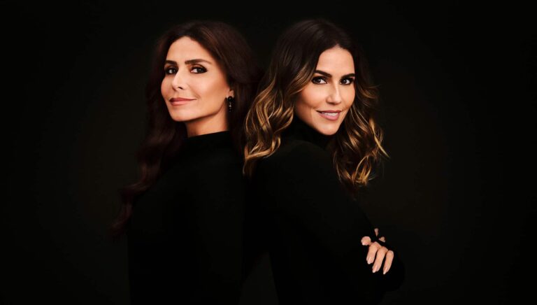 As embaixadoras da Rennova, Deborah Secco e Giovanna Antonelli, se reencontram na nova campanha da companhia.