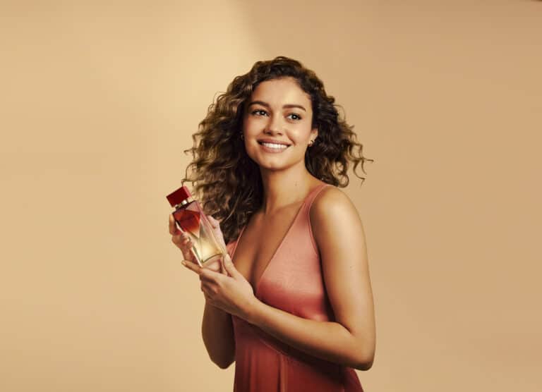 A Natura segue presente na nova grade de exibição da trama "Todas as Flores", produção original da Globoplay.
