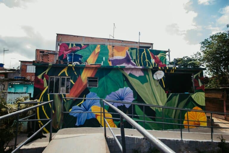 Para a Havaianas, uma vida livre depende de um olhar consciente, e por isso, lança na Favela dos Sonhos uma parceria com a Coletando.