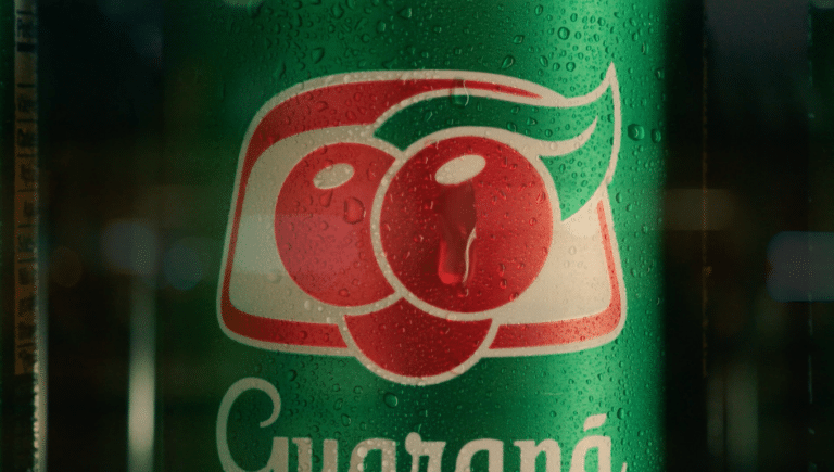 Guaraná Antarctica transforma música ‘Sozinho’ em declaração de amor da sua icônica latinha verde para a pizza