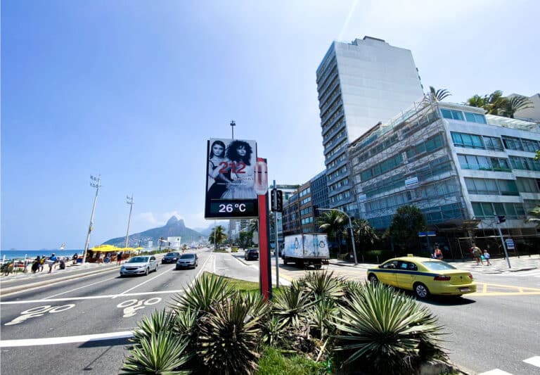 Carolina Herrera lança a primeira edição de colecionador da linha 212 Heroes no Rio de Janeiro, em projeto especial na mídia out of home.