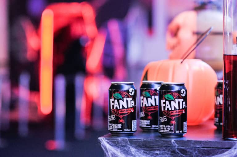Os consumidores de Fanta já se acostumaram a esperar por novidades da marca no segundo semestre, com a data do Halloween se aproximando.