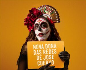 O Día de los Muertos está chegando, e a Jose Cuervo promete surpreender com a nova dona de suas redes sociais: a moça-caveira “La Catrina”.