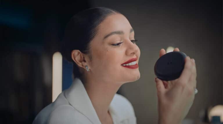 A Invisalign estreia sua nova campanha, com a atriz Sophie Charlotte, que traz a transformação através dos sorrisos como tema principal.