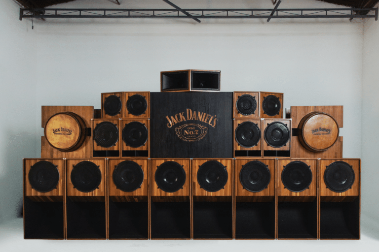 A Jack Daniel's leva para a ocupação IBORU, experiência física do Marcelo D2 que celebra o Novo Samba Tradicional, o Paredão de Jack.