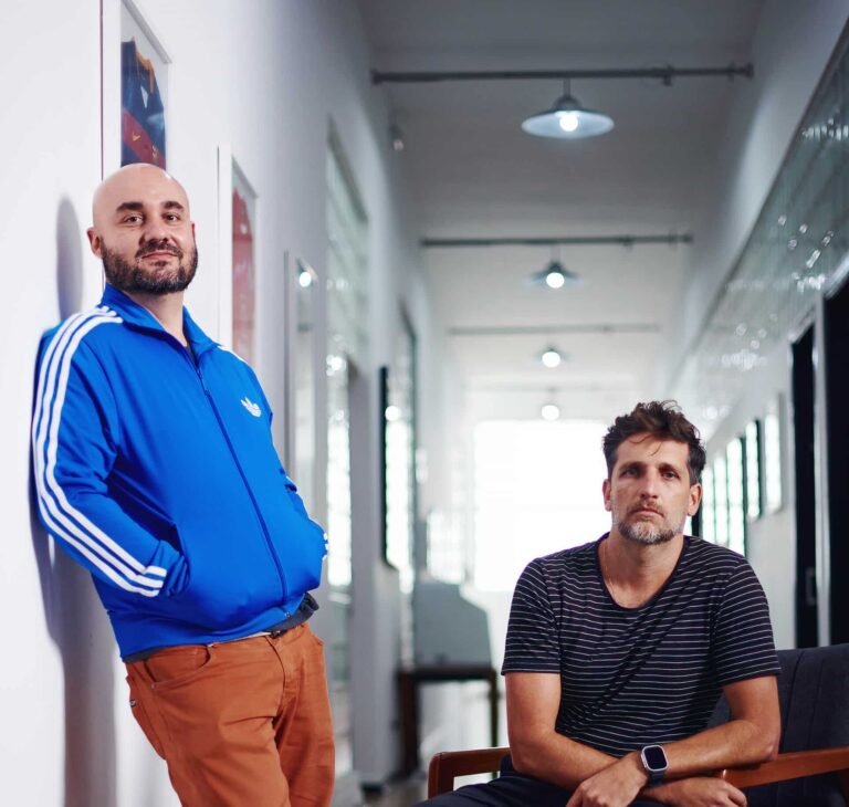 A agência CL acaba de anunciar a promoção de dois profissionais na área de criação: Rafael Radesco e Kiko Chao.