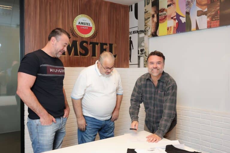 Amstel retorna ao Carnaval de São Paulo como a cerveja oficial dos Desfiles das Escolas de Samba no Sambódromo do Anhembi.