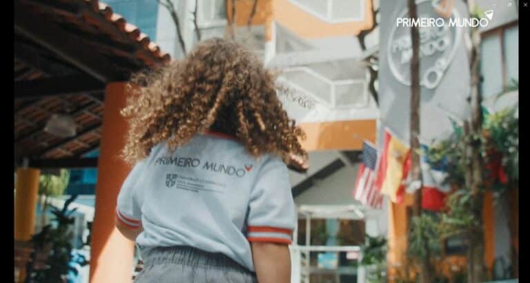 A Ampla lançou sua primeira campanha para o Centro Educacional Primeiro Mundo, escola capixaba com mais de 30 anos de experiência.