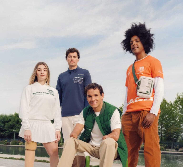 A Lacoste lançou uma nova coleção, visando apoiar projetos esportivos promovidos por personalidades inspiradoras e que promovem a inclusão.