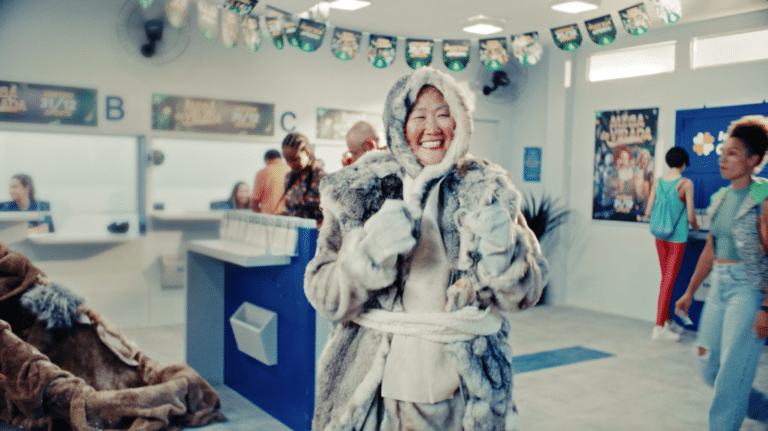 Ilha Crossmídia produz filmes publicitários para a Mega da Virada, com iglu de neve, nave espacial e praia, e até um cover de Tarzan.