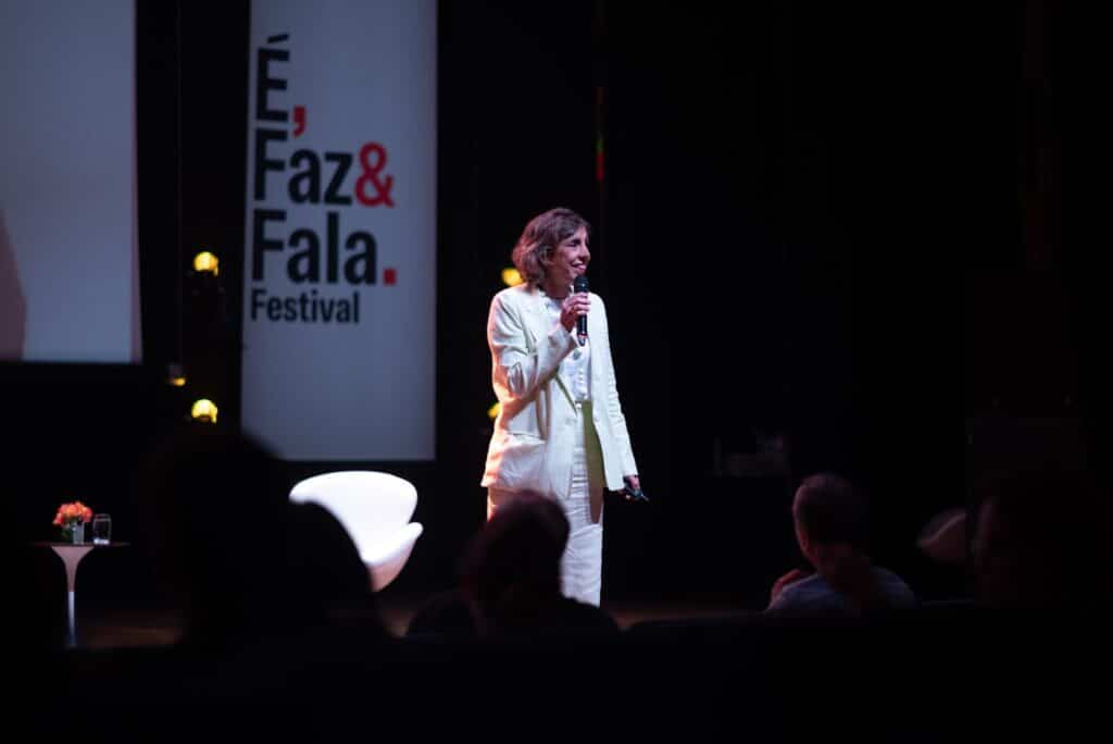 Ana Couto enfatiza a necessidade de revolucionar o branding para evoluir a criação de valor, durante o Festival É, Faz & Fala.
