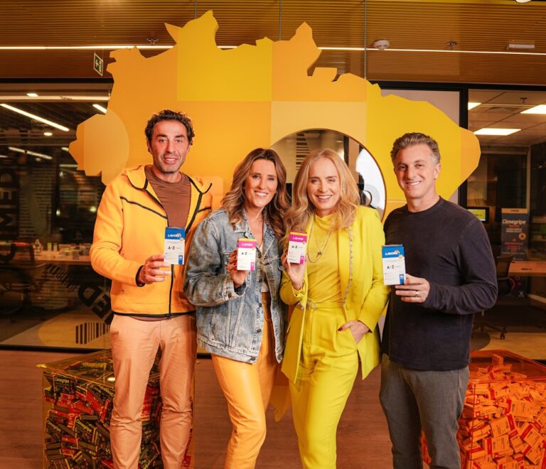 A farmacêutica Cimed anuncia a chegada dos apresentadores Luciano Huck e Angélica como embaixadores da marca Lavitan.
