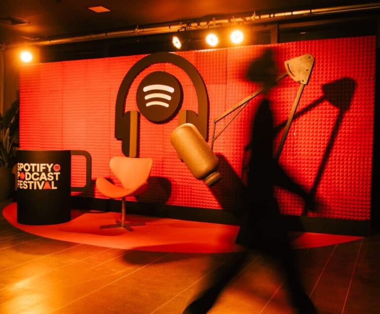 A agência oito foi a responsável pelo desenvolvimento e produção de toda a estrutura do Spotify Podcast Festival.
