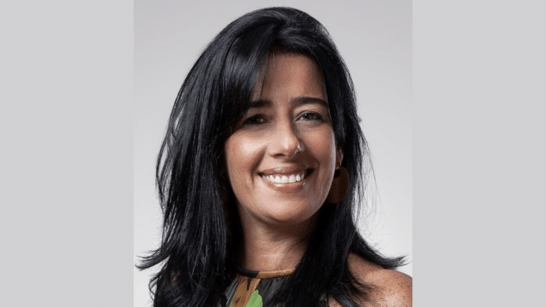 A profissional Flávia Côrtes acaba de assumir a posição de Chief Operating Officer - COO - da agência DPZ.