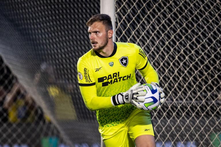 A Vick entrou em campo com o time do Botafogo na última quinta-feira, quando os uniformes dos jogadores estamparam o logo da marca no peito.