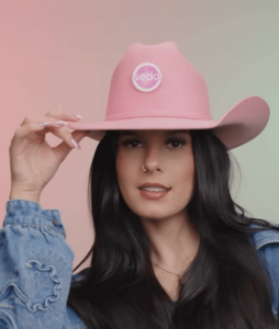Seda anuncia em seu Instagram o nome de sua mais nova embaixadora, a cantora Ana Castela, que representa a essência jovem da marca.
