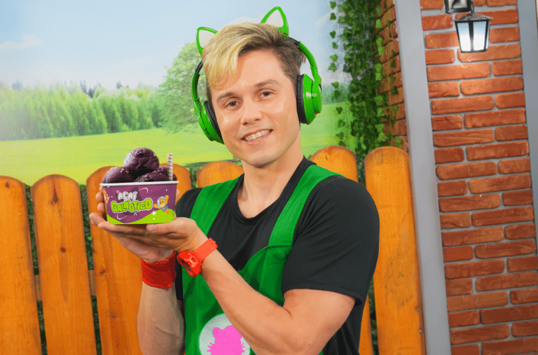 Açaí da Barra e Gato Galactico lançam produtos infantojuvenis em collab inédita