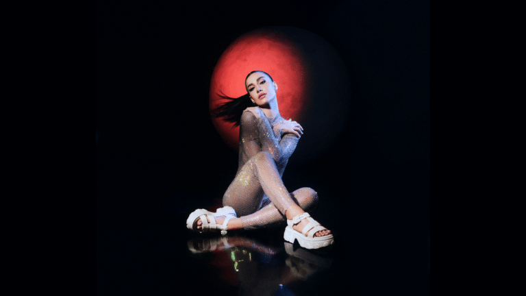 A Melissa estreia sua mais nova campanha da coleção Happy Holidays,, estrelada pela embaixadora Bianca Andrade.