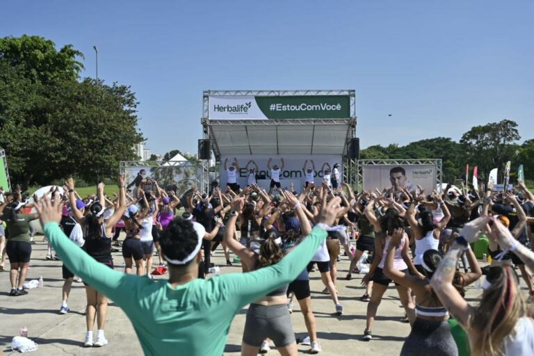 A agência BBRO&CO promoveu, no último final de semana, a ação "Primeiro Aulão para uma Vida Ativa" para o Herbalife no Parque Villa Lobos.