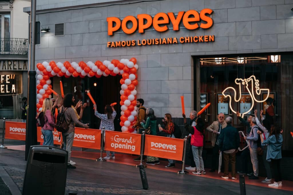 A Popeyes mostra para o mundo as loucuras que quem já é amante da marca faz para comer o delicioso frango frito e crocante.