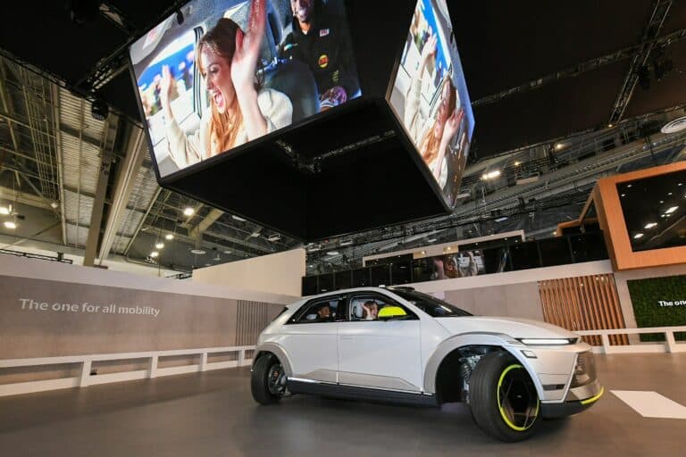 CES 2024 - Carro conceito Mobion da Hyundai transforma estacionamento paralelo divertido com e-Corner