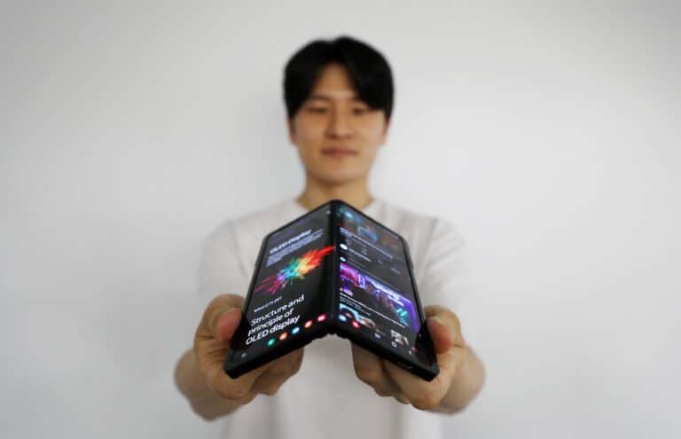 CES 2024 - Samsung apresenta celular que dobra em 360º (1)