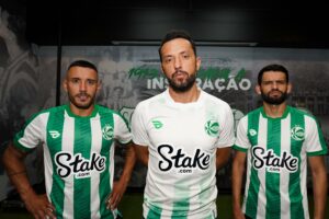 O Esporte Clube Juventude anuncia a casa de apostas Stake como sua nova patrocinadora master, sendo estampada na região do peito das camisas.