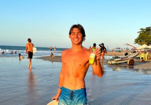 A Natural One anunciou uma parceria com o surfista profissional Rodrigo Saldanha, visando promover uma vida saudável em sua ampla concepção.