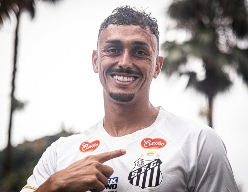 A GTFoods, através da marca Canção, é nova patrocinadora oficial do Santos Futebol Clube, com sua logomarca na omoplata do uniforme do Peixe.