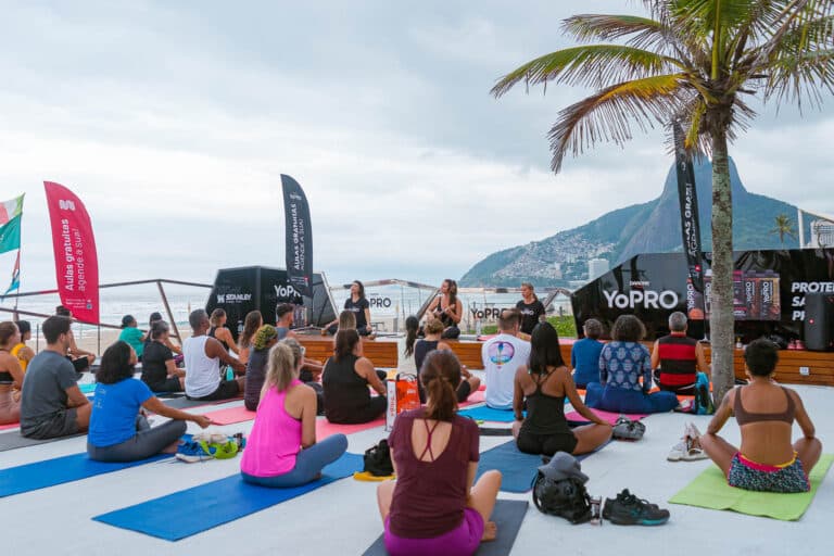 YoPRO e Mude se unem para promover saúde e bem-estar de graça na Praia de Ipanema com a Rio Academia 2024.