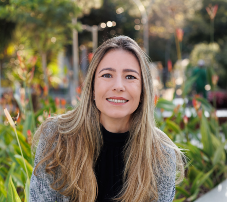 A profissional Carol Parra é anunciada como nova superintendente de CRM e Design do Sicredi, instituição financeira cooperativa.