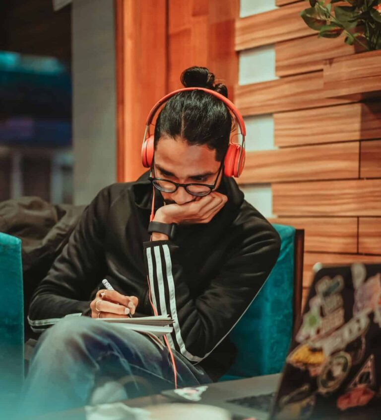 A Adsmovil celebra em 2024 o 1° ano de sua operação de tecnologia e dados para publicidade em áudio digital, a Adsmovil Audio Network.