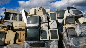 Você sabe o que é lixo eletrônico e por que ele tem tanto valor?