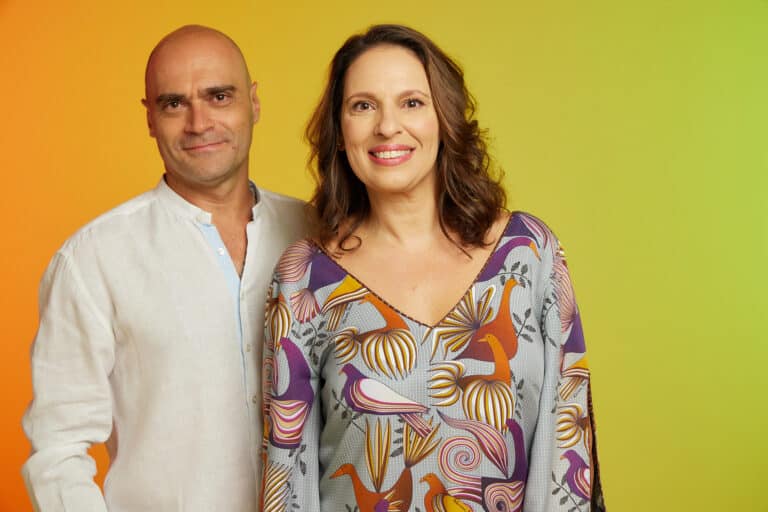 The Cyranos torna-se Troup/Cyranos - Na foto, Marcelo Reis e Fernanda Antonelli
