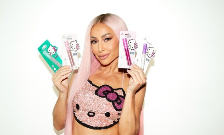 A apresentadora Sabrina Sato se une a uma das personagens mais famosas do mundo, Hello Kitty, em um co-branding inédito.