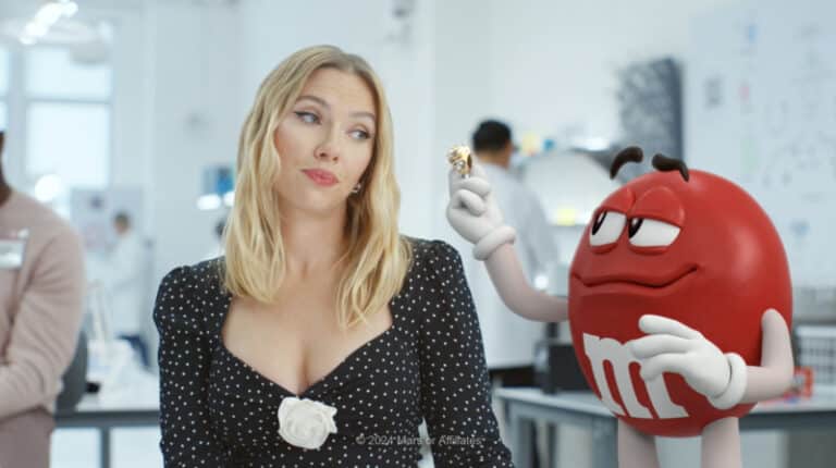 AlmapBBDO criou, em parceria com a BBDO New York,  a campanha "M&M'S Almost Champions Ring of Comfort", para o intervalo do Big Game.