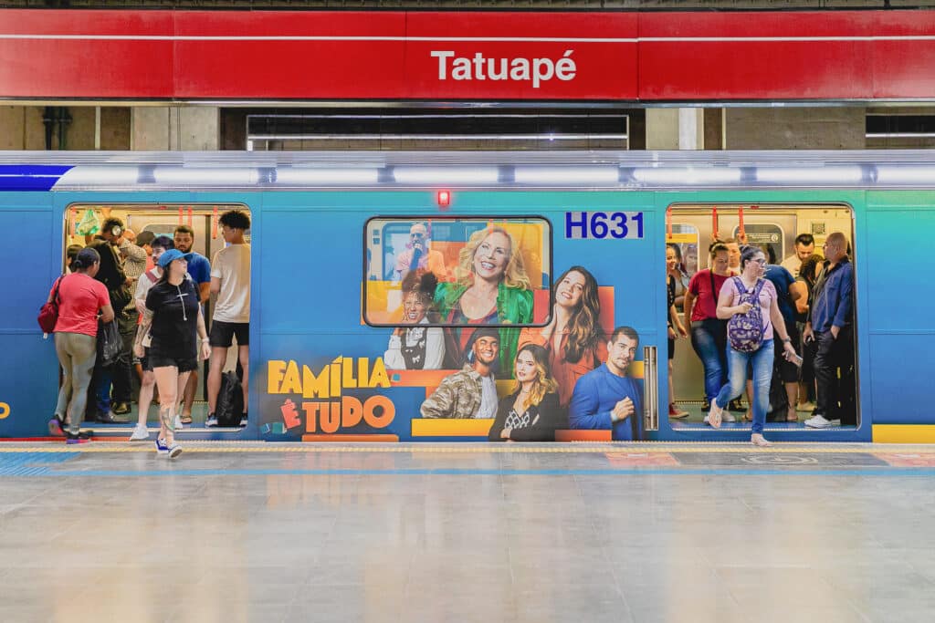 Estação Tatuapé é palco da ação de live marketing criada pela BusinessLand para promover a nova novela das 19h da TV Globo, "Família é Tudo".