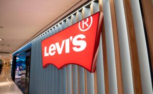 A Levi’s segue como grande autoridade do jeanswear, buscando ser a maior marca de lifestyle em vestuário no mundo.